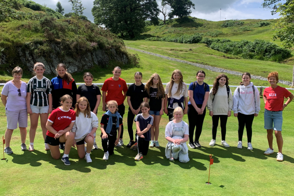 A group photo of Clwb Golff y Bala members on a golf course.